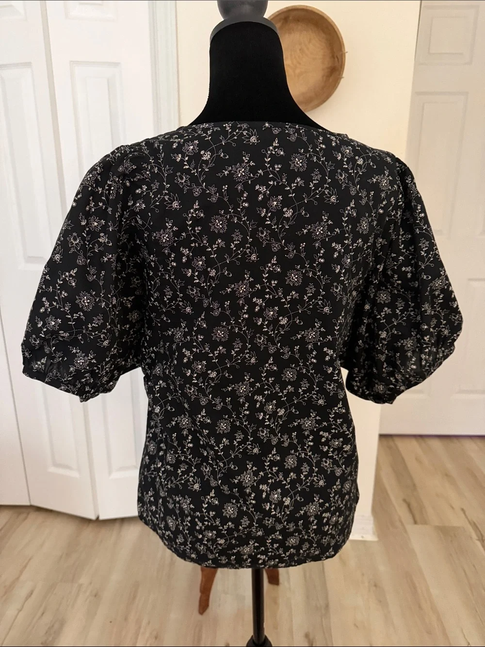 Madewell Black Floral V-Neck Puff-Sleeve Top